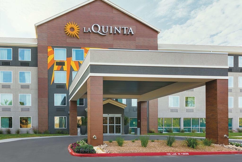 La Quinta Inn & Suites By Wyndham Dallas/Fairpark Exterior photo