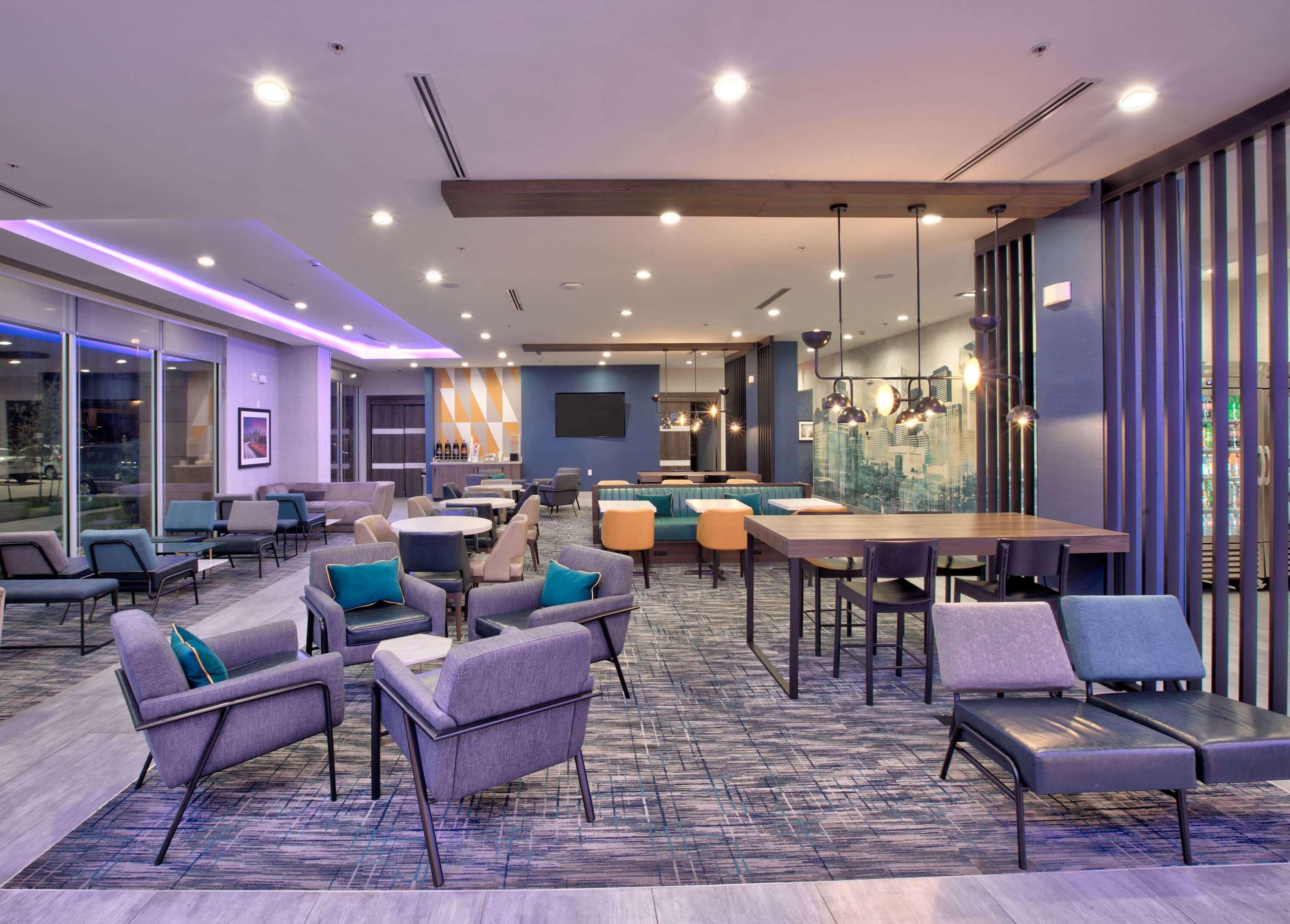 La Quinta Inn & Suites By Wyndham Dallas/Fairpark Exterior photo